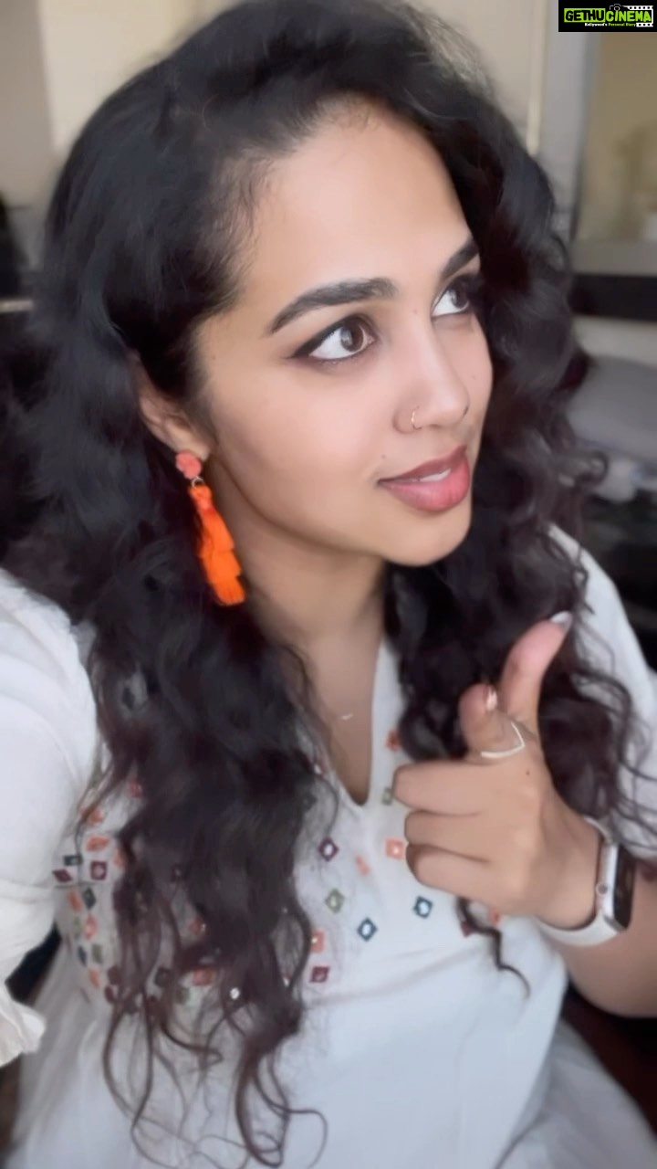 Manisha Eerabathini Instagram - New playback song! ‼️ So happy to be a part of this song from Keeda Cola, had such a fun time recording it! Thank you @oddphysce for always pushing musical boundaries ✌🏻🎶 Music: @oddphysce Lyrics: @bharadwajrgali Sung by: @jassiegift_official #KeedaCola Hyderabad