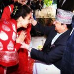Manisha Koirala Instagram - The Good vibes and the Blessed time of the Year. Happy Vijaya Dashain! 🙏🏻🙏🏻🙏🏻 #dashain #dashainvibes #tika #jamara #dashainblessings