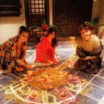Manisha Koirala Instagram - Tihar ko shubhkaamna..from ours to yours 🪔🪔🪔 @yminiik @sushilaartsacademy @siddhartha.koirala
