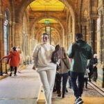 Manisha Koirala Instagram - Why I love visiting London..? Coz there are so many things I love I get to do.. #museum #opera #friends #films #food #ballet #broadwaymusical above all meet #oldfriends n #newfriends