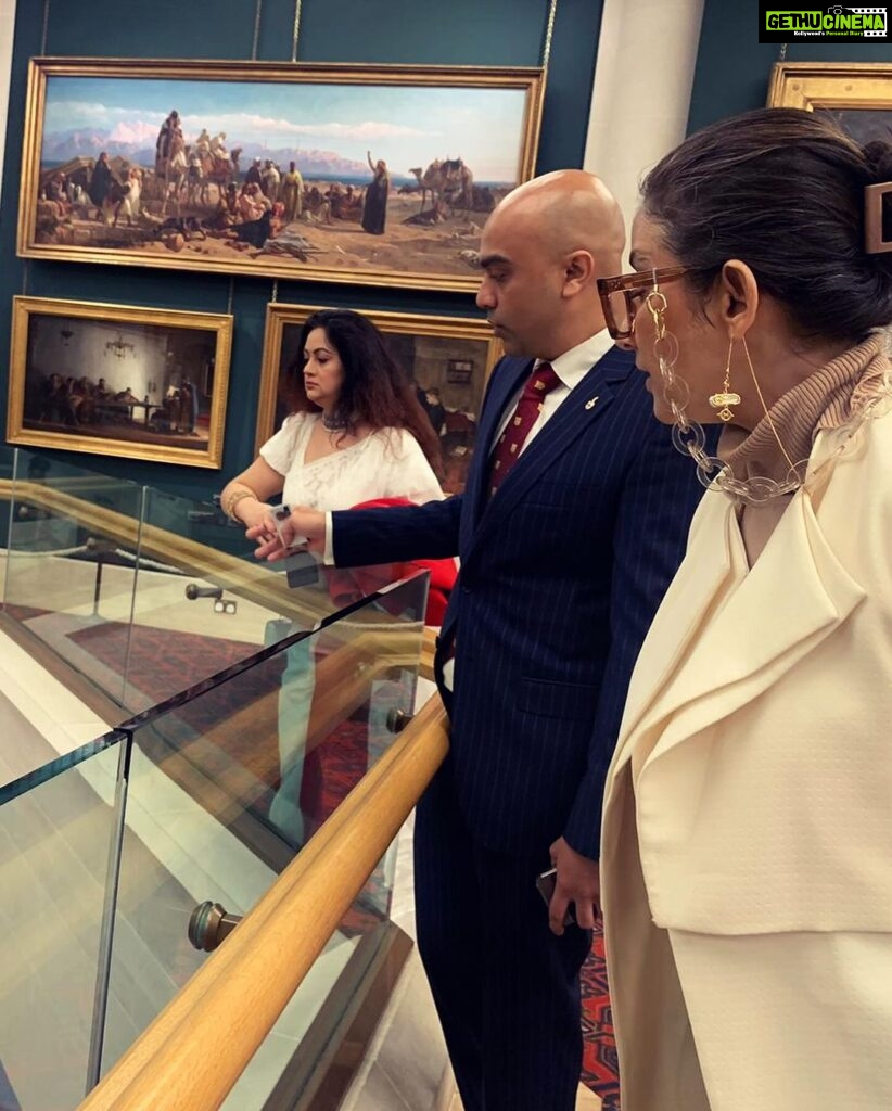 Manisha Koirala Instagram - Tea reception and tour with the Chairman for Culture @munsur.ali @guildhallartlondon @cityoflondon City of London Guildhall