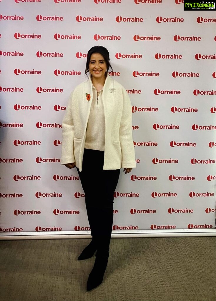 Manisha Koirala Instagram - Yesterday ITV1 @Lorraine morning show with @doctoramirkhan Gp raising awareness on ovarian cancer n importance of preventive lifestyles !!