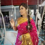 Manjula Paritala Instagram – #Deepawali hadividi start aiypoyindhi 🪔

#sarees @niru_s_collections