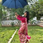 Manjula Paritala Instagram – #Deepawali hadividi start aiypoyindhi 🪔

#sarees @niru_s_collections