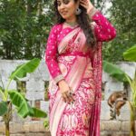 Manjula Paritala Instagram – #Deepawali hadividi start aiypoyindhi 🪔

#sarees @niru_s_collections