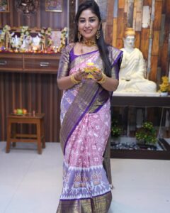 Manjula Paritala Instagram - #Happy Deepawali 🪔 #deepawalivibes⭐️✨💥⭐️ #deepawalicelebration 

#twillikkathsarees @roopikahandlooms
