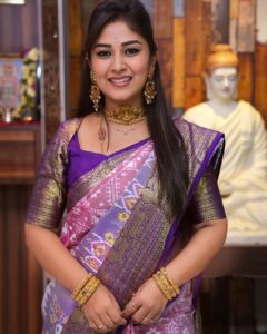 Manjula Paritala Instagram - #Happy Deepawali 🪔 #deepawalivibes⭐️✨💥⭐️ #deepawalicelebration 

#twillikkathsarees @roopikahandlooms