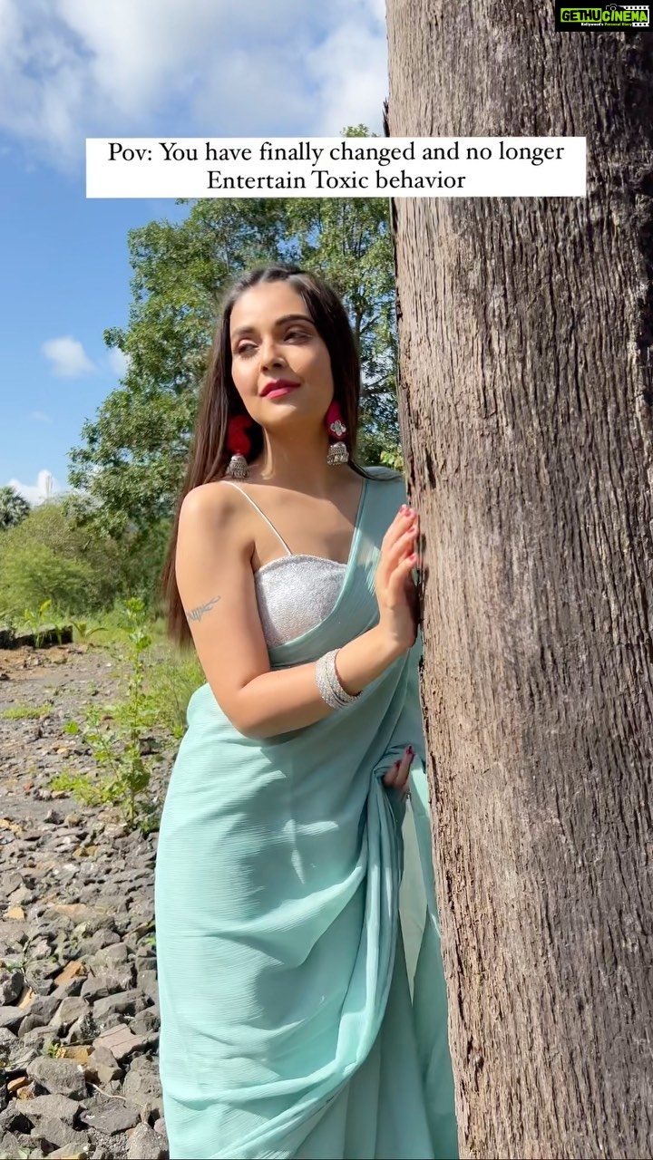Mansi Srivastava Instagram - Toxic Monday ko toh entertain kerna hi padega ðŸ˜ðŸ˜ðŸ˜ðŸ˜