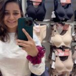 Mansi Srivastava Instagram - Day 1 / 75th hard shopping challenge 😂 Rate my Haryanvi please from 1-10 !!!!!