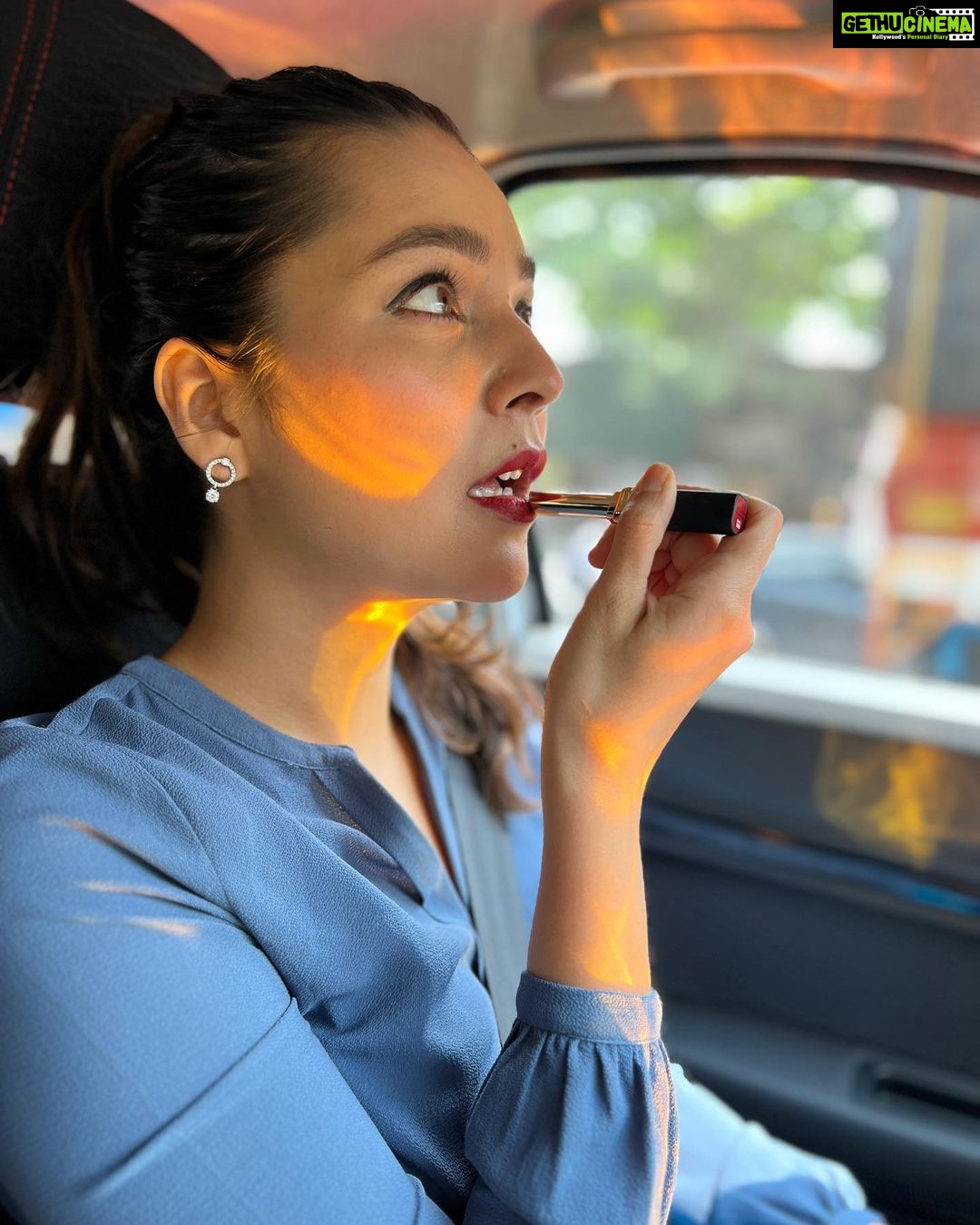 Mansi Srivastava Instagram - Posting random clicks today on feed , canβt take risk of just posting on story , what if october goes for a toss ππ€π