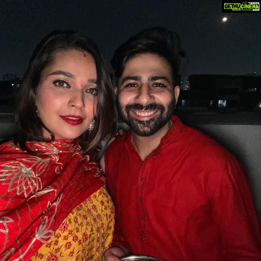 Mansi Srivastava Instagram - #karwachauth vibessssssssss 🫶 Second year ❤️ With this amazing person i call home ❤️❤️❤️ @kapiltejwaniofficial