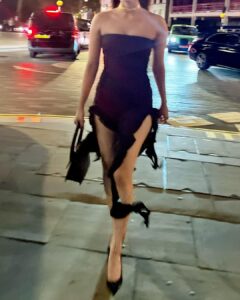 Manushi Chhillar Instagram - #TB to London nights 🖤🖤
An….d the dress we’ve been trying to sport for a while 🖤🖤