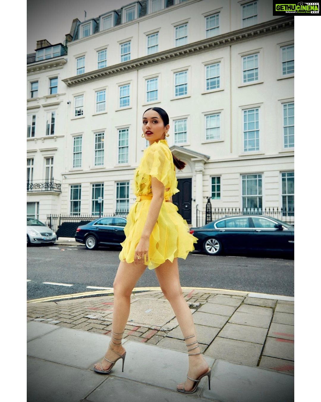 Manushi Chhillar Instagram - @karinabondlondon ready and here are some of my favourite moments 💛💛 #LFW 📷 @_jenna.alexandra London, United Kingdom