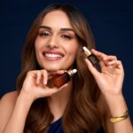 Manushi Chhillar Instagram - It’s surreal to think I started my journey with Estée Lauder just 1 year ago with the Advanced Night Repair campaign. Since the time I have discovered the #AdvancedNightRepair serum and its 7 powerful benefits, I don’t think I can ever skip this part of my skincare routine 😍 And now being associated with the brand that I not only love but strongly advocate, is a dream come true! ❤ #Throwback #EsteeGlobalAmbassador #EstéeLauderIndia