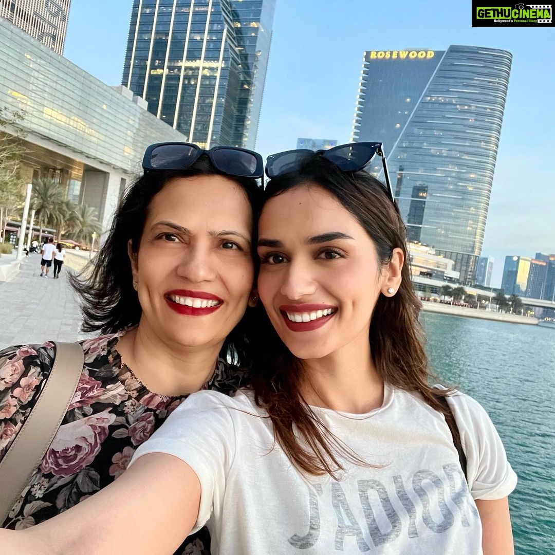 Manushi Chhillar Instagram - Look who’s here 💙💙 #selfie Abu Dhabi, United Arab Emirates