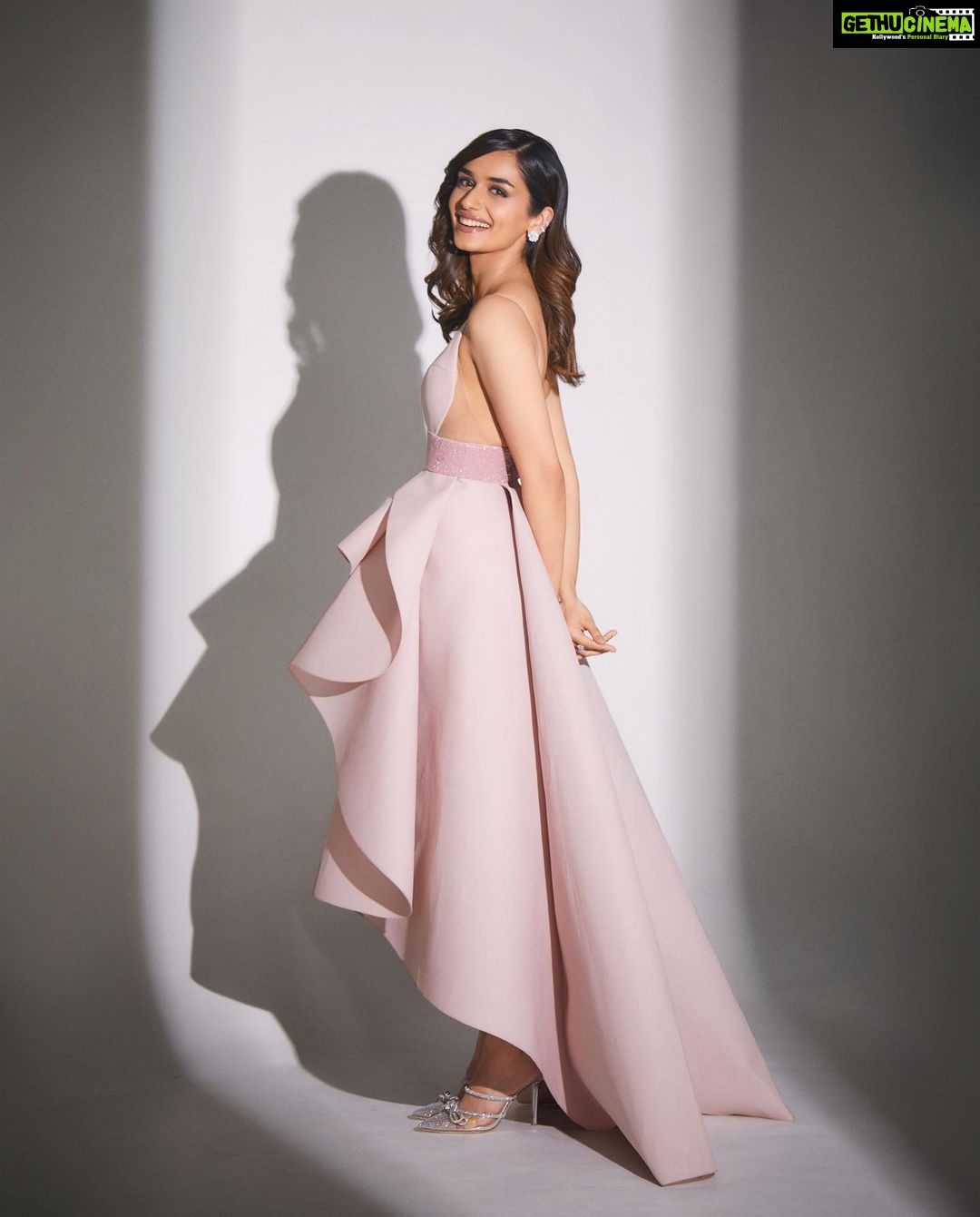 Manushi Chhillar Instagram - All dolled up ππ #Filmfare Outfit - @surya___sarkar Accessories - @renuoberoiluxuryjewellery Ear cuffs - @ayanasilverjewellery Footwear - @stevemadden Styled by - @sheefajgilani Assisted by - @astha_kothari Photography - @tianakamtephotography Hair - @makeupbyapurva Studio - @stu.dio84 Mumbai, Maharashtra