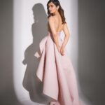 Manushi Chhillar Instagram - All dolled up 💖💖 #Filmfare Outfit - @surya___sarkar Accessories - @renuoberoiluxuryjewellery Ear cuffs - @ayanasilverjewellery Footwear - @stevemadden Styled by - @sheefajgilani Assisted by - @astha_kothari Photography - @tianakamtephotography Hair - @makeupbyapurva Studio - @stu.dio84 Mumbai, Maharashtra