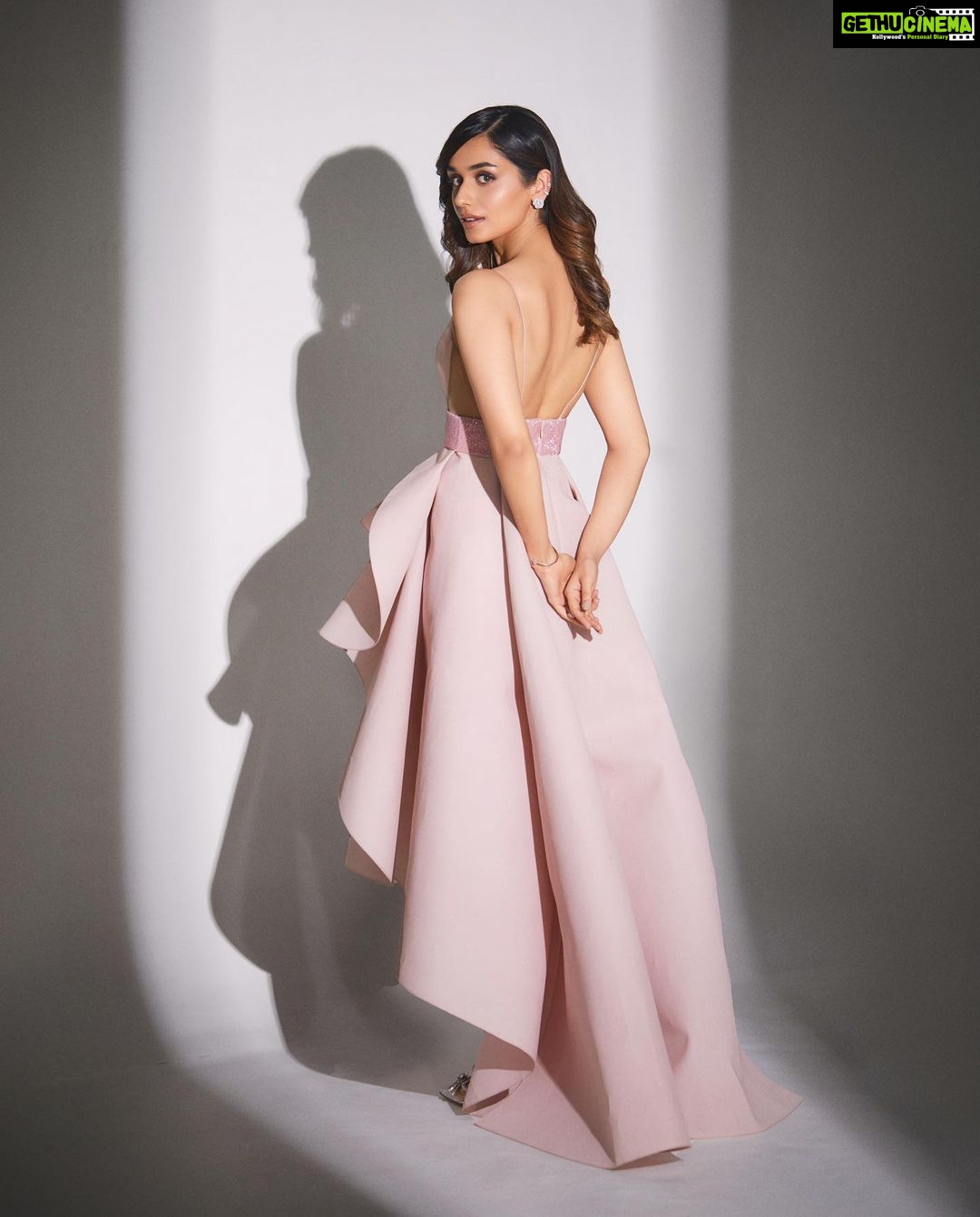 Manushi Chhillar Instagram - All dolled up ππ #Filmfare Outfit - @surya___sarkar Accessories - @renuoberoiluxuryjewellery Ear cuffs - @ayanasilverjewellery Footwear - @stevemadden Styled by - @sheefajgilani Assisted by - @astha_kothari Photography - @tianakamtephotography Hair - @makeupbyapurva Studio - @stu.dio84 Mumbai, Maharashtra