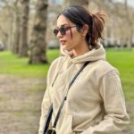 Manushi Chhillar Instagram - Evening walks 🌳🌿 Mayfair London