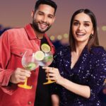 Manushi Chhillar Instagram - @siddhantchaturvedi & I are here to show you how we #MixItUpWithSchweppes 🥂 Follow @schweppes_india page and stay tuned for the big surprise ✨ #Ad