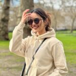 Manushi Chhillar Instagram - Evening walks 🌳🌿 Mayfair London