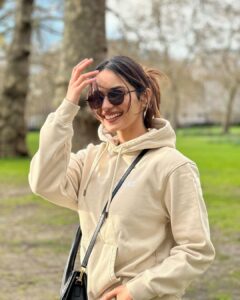 Manushi Chhillar Instagram - Evening walks 🌳🌿
