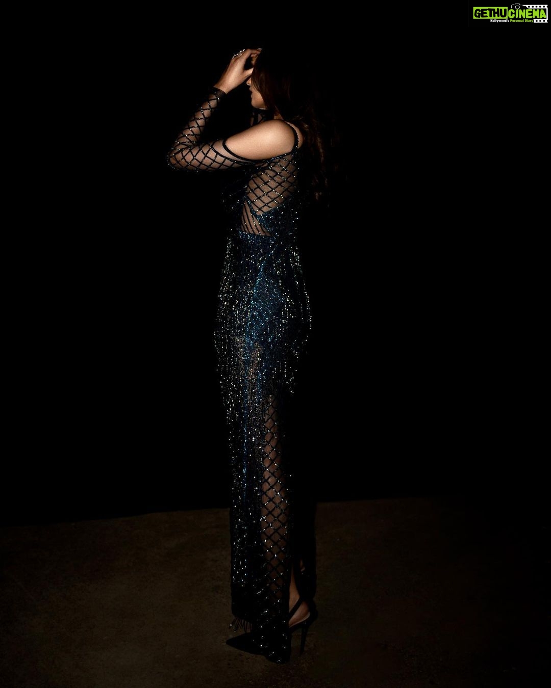 Manushi Chhillar Instagram - A night in @falgunishanepeacockindia 💙🖤💙🖤