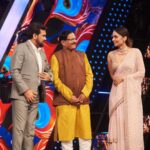 Manushi Chhillar Instagram - I am thrilled to be felicitated for my debut in #SamratPrithviraj at the 53rd IFFI ceremony. Humbled to receive this prestigious honour from the leaders of India, Shri Anurag Thakur ji (@anurag_office) & Shri Pramod Sawant ji (@drpramodpsawant)🇮🇳 Thank you @akshaykumar for being an awesome co-star, Dr. Chandraprakash Dwivedi ji for making my debut film an enriching journey, @yrf and the entire team of #SamratPrithviraj. 🙏🏽 #IFFI53 #AmritMahotsav Goa India