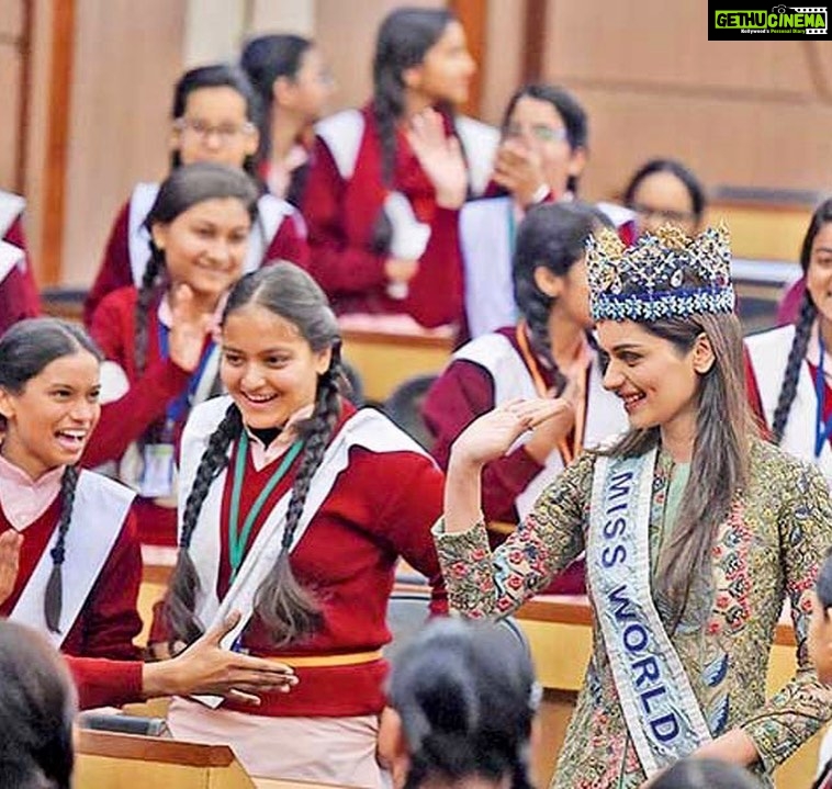 Manushi Chhillar Instagram - Five years of the day that changed my life forever Five years of service, love and a journey that’s only given me the best of memories ❤️❤️ Only gratitude today 🙏🙏