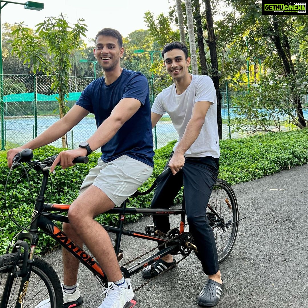 Manushi Chhillar - 318.6K Likes - Here’s to the most centered of us all ❤️❤️
Happy Birthday @tejeshwarsingh10 🥳🥳
Wishing you all the love and joy ❤️❤️
#BestSiblings #BestFriends