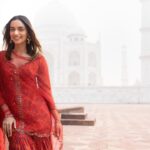 Manushi Chhillar Instagram - Wonder-ful morning 😍 @drishtizahabia @anaqajewels @aprajitatoorofficial @pixel.exposures @hair.studio.suhas @sheefajgilani @styledbyastha Taj Mahal, Agra City