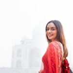Manushi Chhillar Instagram – Wonder-ful morning 😍

@drishtizahabia @anaqajewels @aprajitatoorofficial @pixel.exposures @hair.studio.suhas @sheefajgilani @styledbyastha Taj Mahal, Agra City
