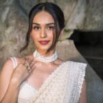 Manushi Chhillar Instagram - Saree dreams and starry gleams.🌟