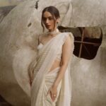 Manushi Chhillar Instagram - No one can ever say no to the magic of a saree ✨