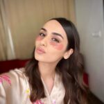 Manushi Chhillar Instagram - Some skincare between work 💖💖 #selfcare #skingame