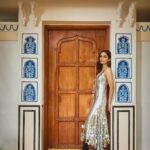 Manushi Chhillar Instagram - A palatial haven of sheer beauty and opulence 💙🩶💙🩶 @theleelapalace_jaipur @theleela #theleela