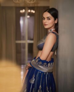 Manushi Chhillar Instagram - 💙💙
#HappyDiwali
🪔🪔