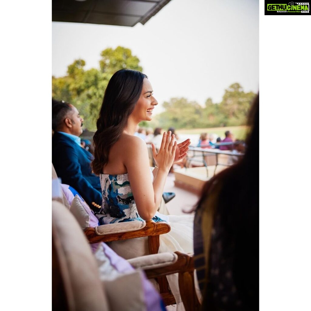 Manushi Chhillar Instagram - An evening spent with tradition, history, and….some good company, a great match and lots of cheer 🩵🩵 Thank you @theleela for always making me feel like a princess 🩵🩵 #PoloInThePinkCity #TrueIndianLuxury with #TheLeela Rajasthan Polo Club