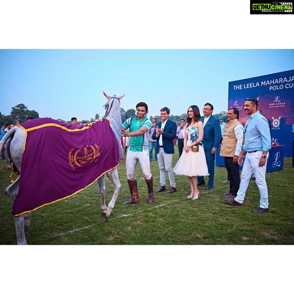 Manushi Chhillar Instagram - An evening spent with tradition, history, and….some good company, a great match and lots of cheer 🩵🩵 Thank you @theleela for always making me feel like a princess 🩵🩵 #PoloInThePinkCity #TrueIndianLuxury with #TheLeela Rajasthan Polo Club