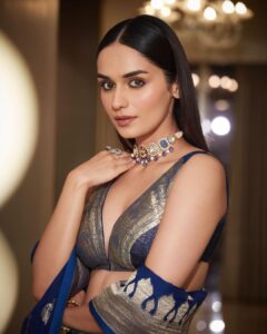 Manushi Chhillar Instagram - 💙💙
#HappyDiwali
🪔🪔