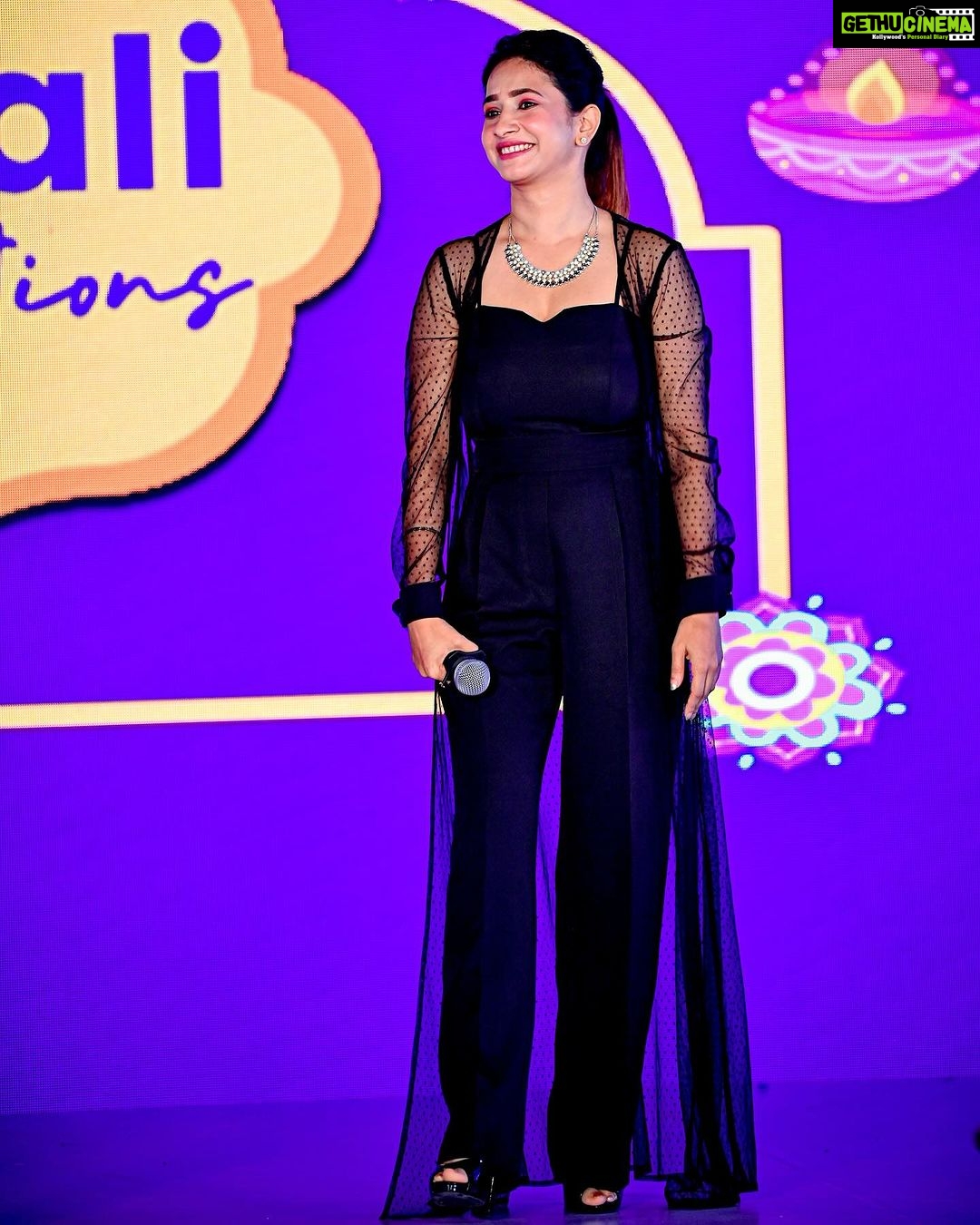 Manvita Kamath Instagram - What an amazing time at the Landmark Group's Diwali celebration! Shoutout to Sucheta for such a memorable event. Grateful to be a part of it! 🙏✨ #DiwaliCelebration #Gratitude #MemorableMoments . . @landmarkgroupofficial @itssucheta @bbenindia @missmomo.in @sowmya.sk