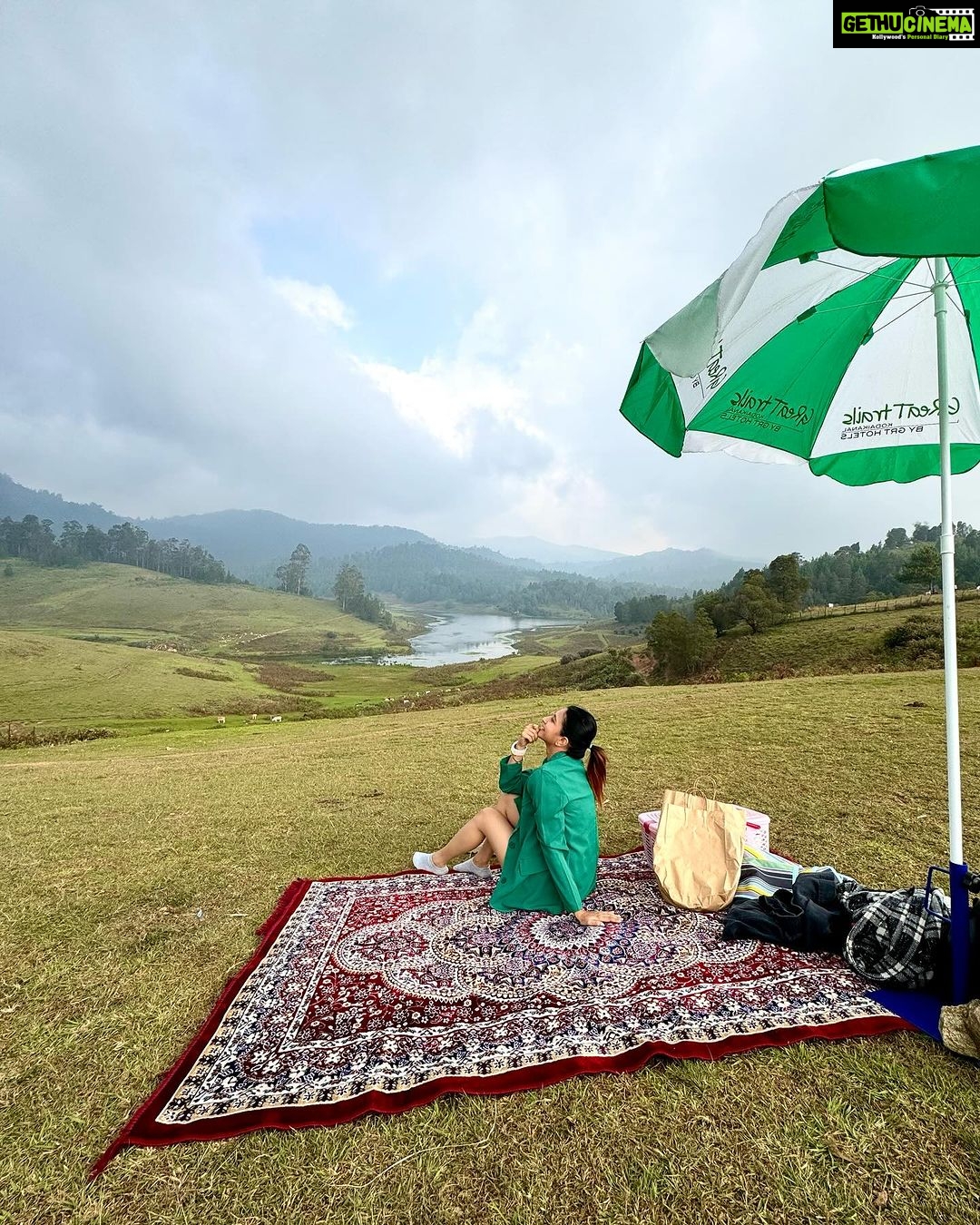 Manvita Kamath Instagram - Great Trails really knows how to create a paradise-like picnic experience in Kodai. Thank you, Great Trails, for arranging such a memorable and picturesque picnic in Kodai! 🌳🧺🌞 #ParadiseInKodai @greattrailsbygrt @arunraj_grt 🍀🍀