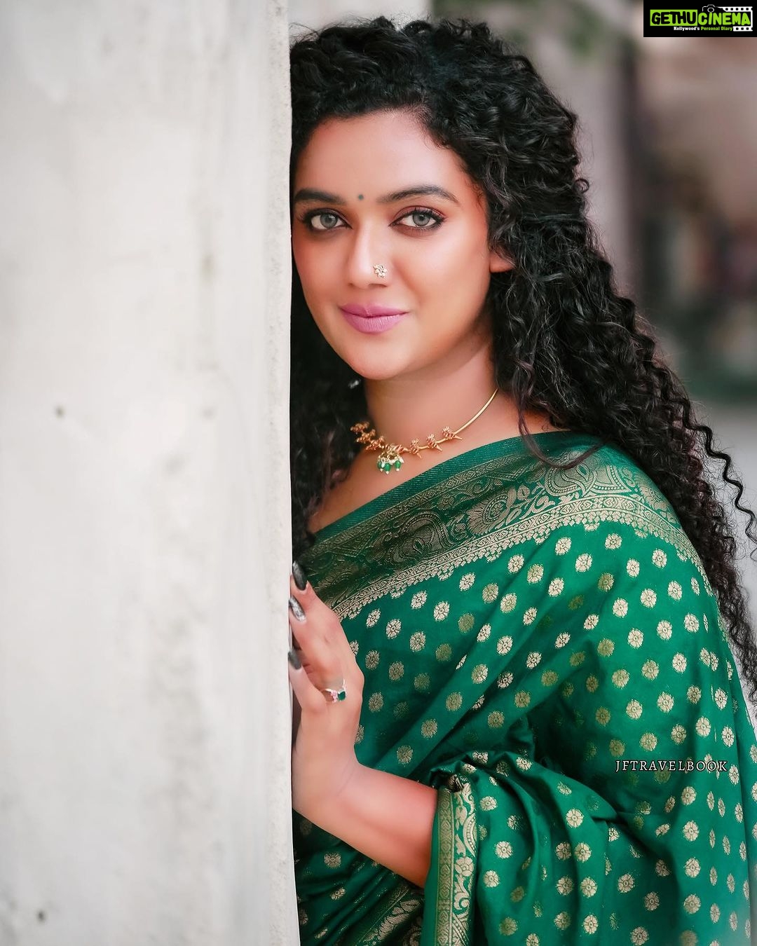 Mareena Michael Kurisingal Instagram - Stay a bit sanskari❤️ Captured @jf486 Make up @ashif_marakkar Costume @megam_designs Dubai, United Arab Emirates