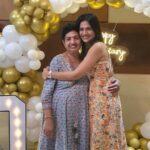 Maulika Patel Instagram – Celebration Of My Creators 
Mummy Pappa and My 2nd Parents My Kaka Kaki’s Happy Bearable 40 years of togetherness 😅🤗♥️

All I would like to say to both of you couples is to don’t stop loving or pampering me 😜

Love you My couples ♥️

Happy Anniversary Mummy Pappa ♥️ @brp_1959 @alkapatel924 🌸
Happy anniversary in advance kaka kaki ♥️ @sharad1675 @menayana123 🌸 Will miss you and come back really quick this time 🫶🏻

#40thanniversary #celebration #love #parents #family #bond #ilovemyblessedlife💕