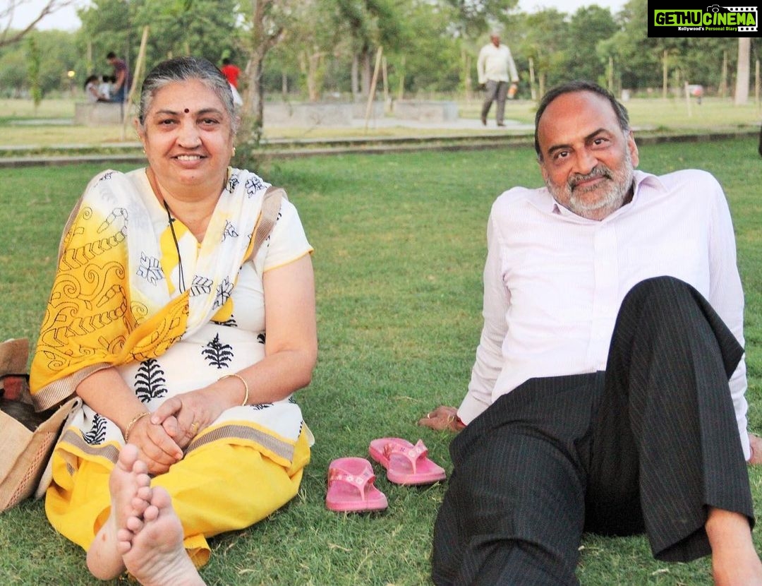 Maulika Patel Instagram - Wow, 40 years of being together! I meant to say 40 years of togetherness 😜filled with love, happy moments, unforgettable memories, the experience of living with or without each other, being each other's backbone without fail, and the occasional fights. How could any couple live without those? 😅 I'm truly proud of you two for setting such a magical example of a relationship and its importance. Everything changes with time, and your relationship has only gotten stronger with each passing day. Your arranged marriage has turned into a love marriage, and I'm so happy for you both. May you continue to be like this for the next 100 years together. It's a great pleasure to see both of you spending time with each other throughout the day, being each other's strength. On this day, I want to encourage both of you to live out the moments you may have missed in your younger years due to work or responsibilities. I love You both😘 Happy 40th anniversary Mummy Pappa ♥️♥️
