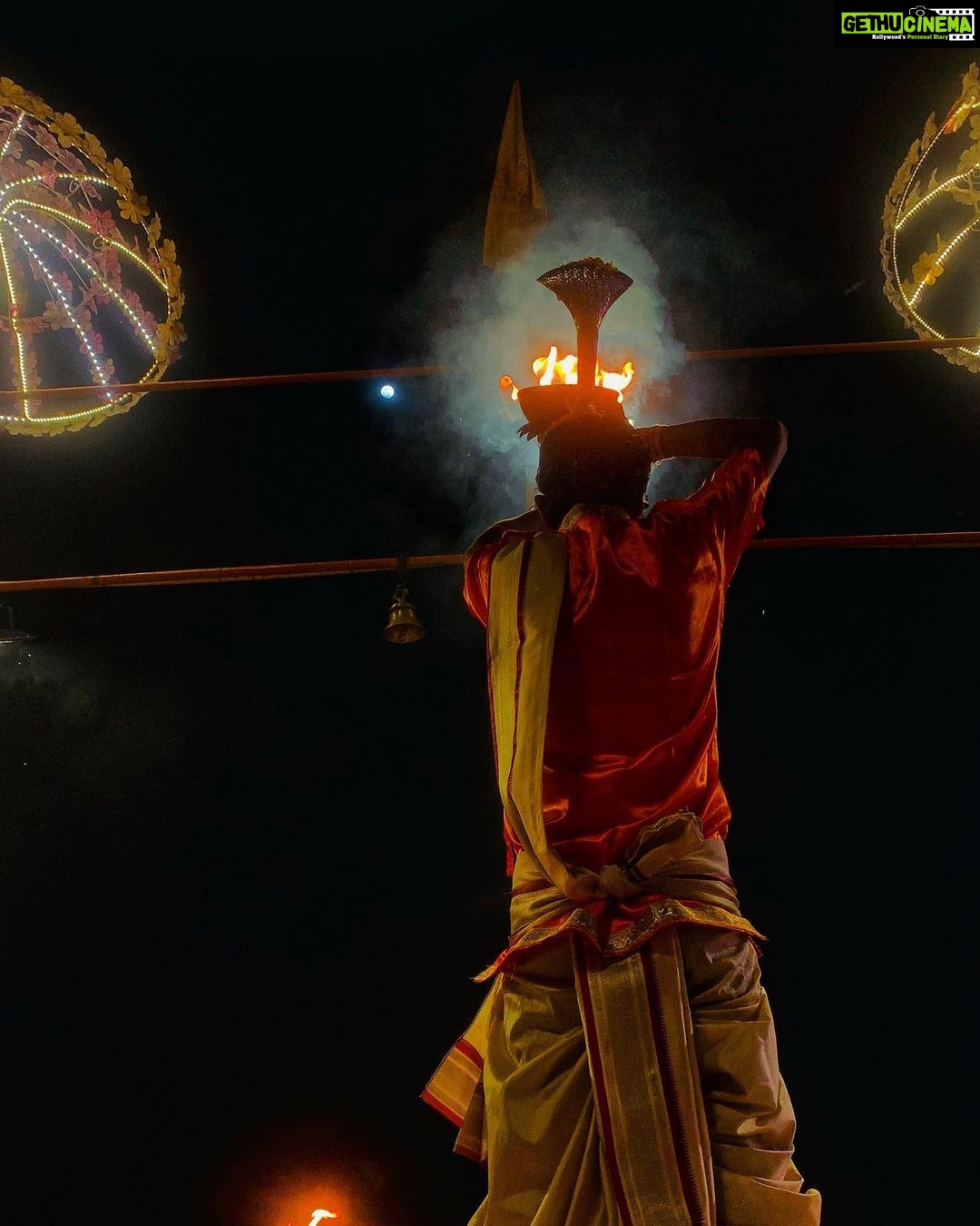 Maulika Patel - 624 Likes - मग्न 💫
ॐ जय गंगे 🙏🏻♥️
There's something about this evening aarti at Dashaswamedh Ghat in Varanasi where faith, fear, belief and humanity all come into one. The city spills into the river Ganga and right across it the evening lightens up with sounds of conch and bell and illumination of the thousands of diyas spreading light through the darkness of the night and the heart.
P.c: @banarasiya_ghumakkad 📸
V.c: @wanderwithaawara 🎥
#gangaaarti #banaras #varanasi #maaganga #feel #faith #vibes #positivity #dashaswamedhghat #ilovemyblessedlife💕