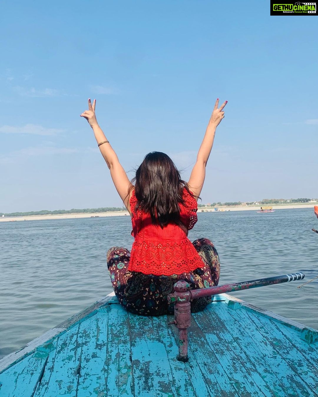 Maulika Patel - 798 Likes - दो पल की ज़िंदगी से एक उम्र चुरानी है| 💫
P.c: @chinni_suji09 📸
#ishqebanaras #banaras #traveldiaries #love #travel #ghat #boatride #sukoon #gangaaarti #harharmahadev #vibes #belief #hostellife #hostelstay #gosolo #solotravel #peace #strangersbecomingfriends #spreadlove #spreadpositivity #ilovemyblessedlife💕