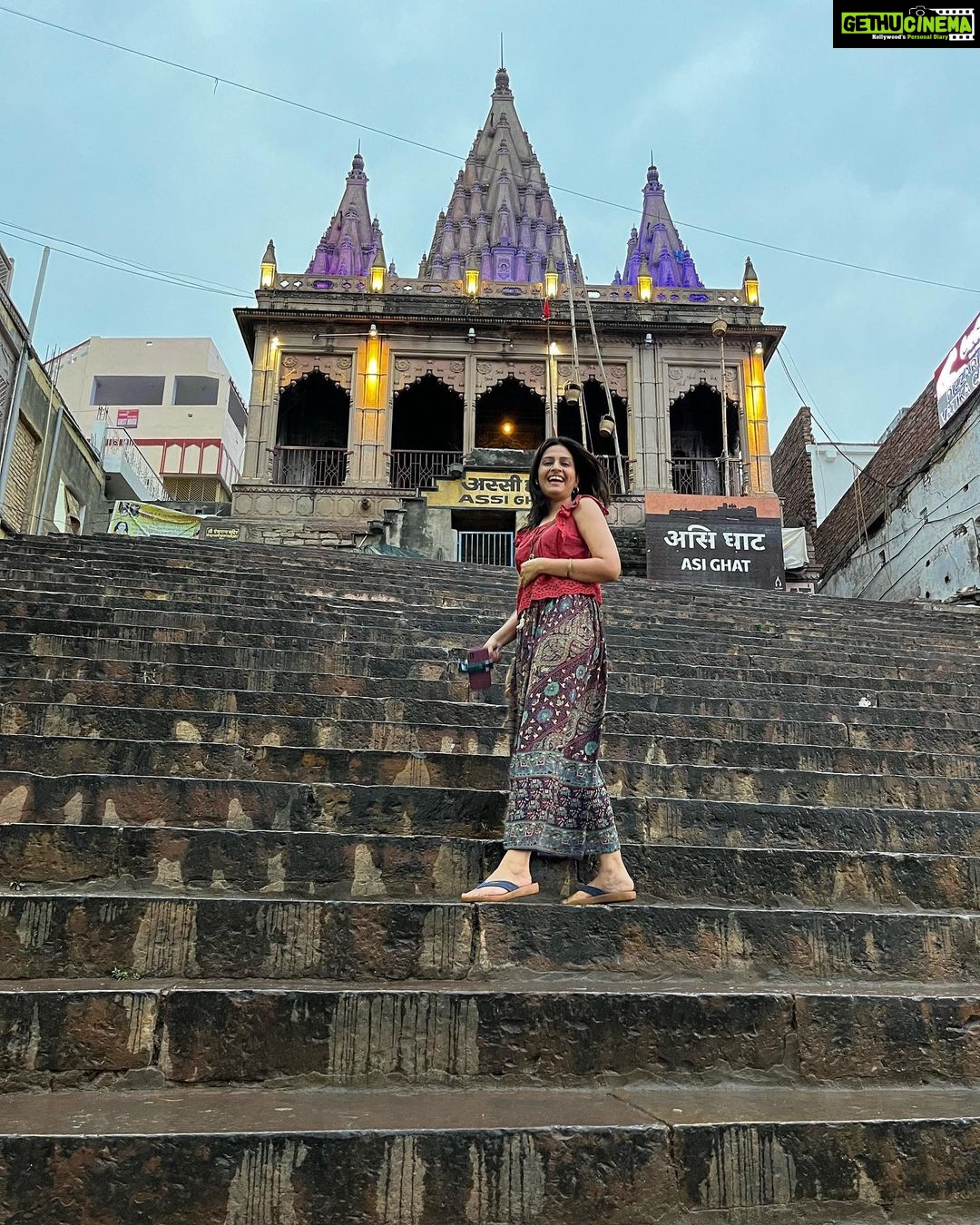 Maulika Patel - 798 Likes - दो पल की ज़िंदगी से एक उम्र चुरानी है| 💫
P.c: @chinni_suji09 📸
#ishqebanaras #banaras #traveldiaries #love #travel #ghat #boatride #sukoon #gangaaarti #harharmahadev #vibes #belief #hostellife #hostelstay #gosolo #solotravel #peace #strangersbecomingfriends #spreadlove #spreadpositivity #ilovemyblessedlife💕