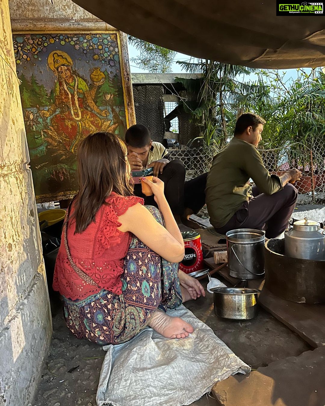 Maulika Patel - 798 Likes - दो पल की ज़िंदगी से एक उम्र चुरानी है| 💫
P.c: @chinni_suji09 📸
#ishqebanaras #banaras #traveldiaries #love #travel #ghat #boatride #sukoon #gangaaarti #harharmahadev #vibes #belief #hostellife #hostelstay #gosolo #solotravel #peace #strangersbecomingfriends #spreadlove #spreadpositivity #ilovemyblessedlife💕