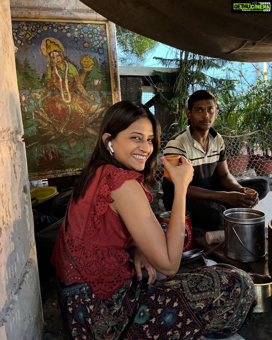 Maulika Patel - 798 Likes - दो पल की ज़िंदगी से एक उम्र चुरानी है| 💫
P.c: @chinni_suji09 📸
#ishqebanaras #banaras #traveldiaries #love #travel #ghat #boatride #sukoon #gangaaarti #harharmahadev #vibes #belief #hostellife #hostelstay #gosolo #solotravel #peace #strangersbecomingfriends #spreadlove #spreadpositivity #ilovemyblessedlife💕